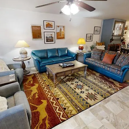 Ski View 10 - On Main Street - Wifi - Cable - Fireplace - Trailer Parking In Back - Patio With Gas Grill